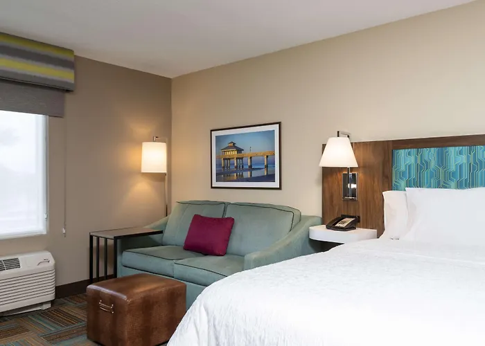 Hampton Inn & Suites Fort Myers-Colonial Boulevard