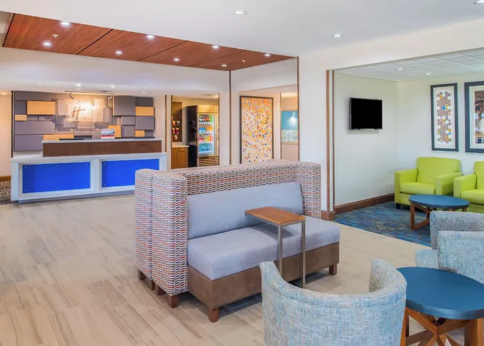 Holiday Inn Express Hotel & Suites Bismarck By Ihg