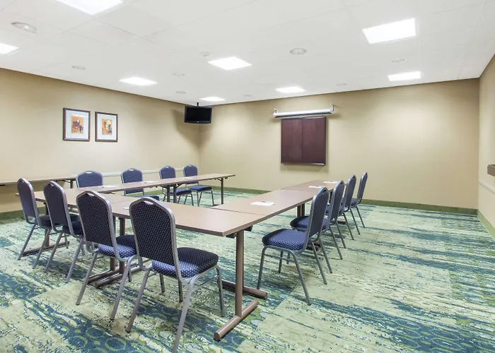 Hampton Inn & Suites Albany-Airport