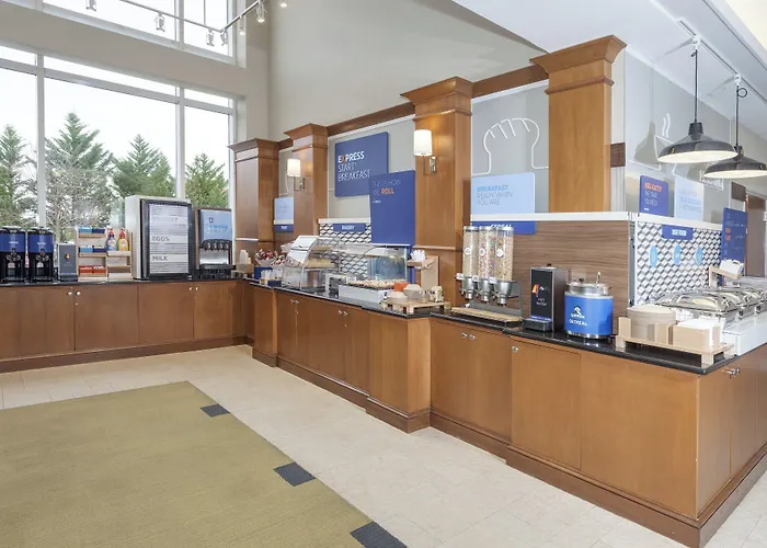Holiday Inn Express & Suites Riverhead - Long Island By Ihg