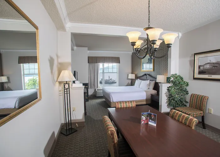 Fort William Henry Hotel