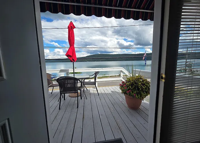 Lake View Motel