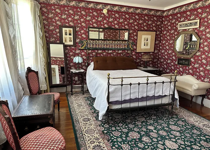 Munroe Inn Boutique Hotel
