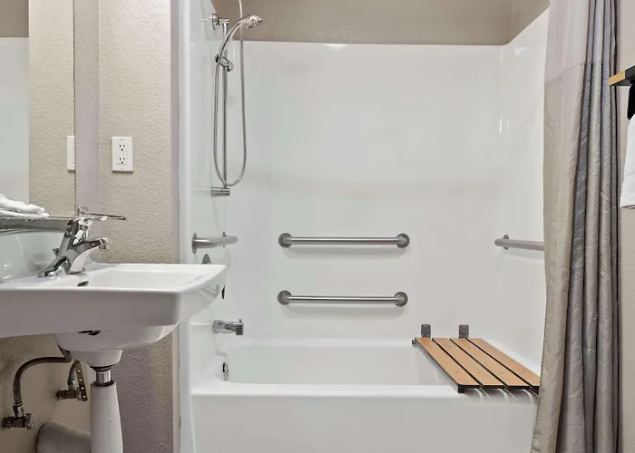 Motel 6-Ventura, CA - Beach