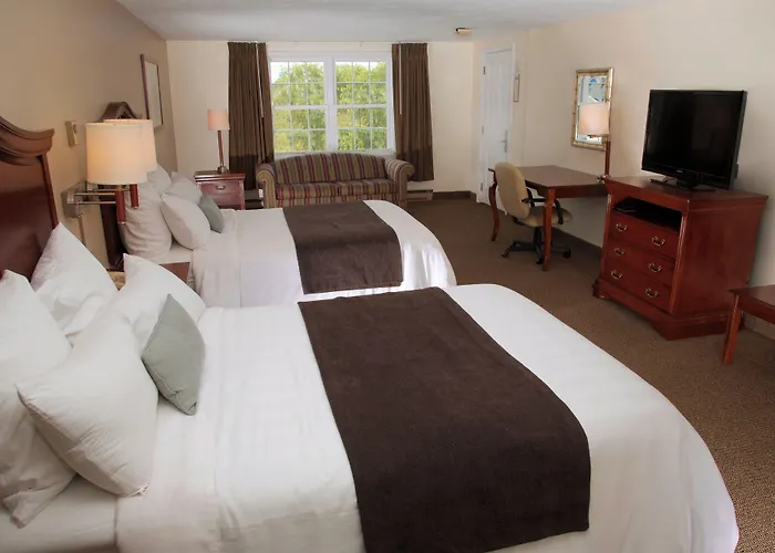 Holiday Hill Inn & Suites