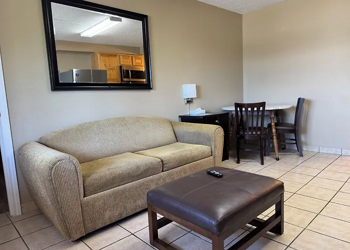Super 8 By Wyndham Tulsa - Route 66