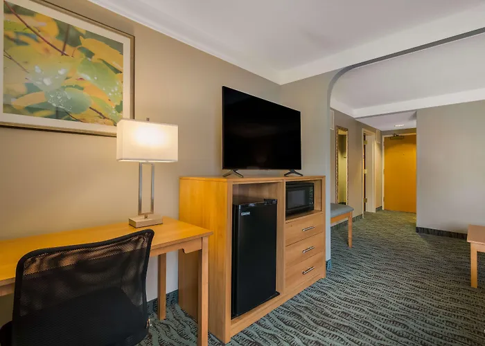 Best Western Plus Executive Court Inn & Conference Center