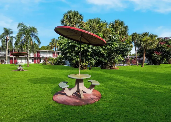 Hometowne Studios By Red Roof Vero Beach - I-95
