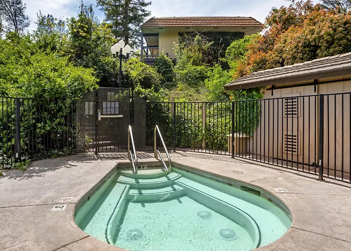 Best Western Plus Yosemite Gateway Inn