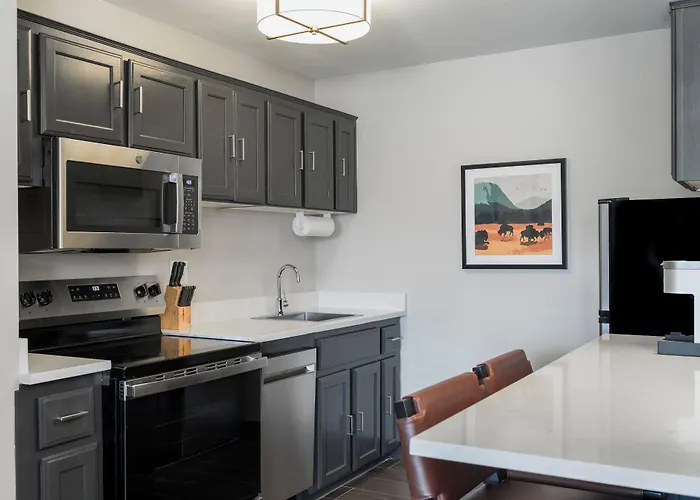 Gray Wolf Inn & Suites