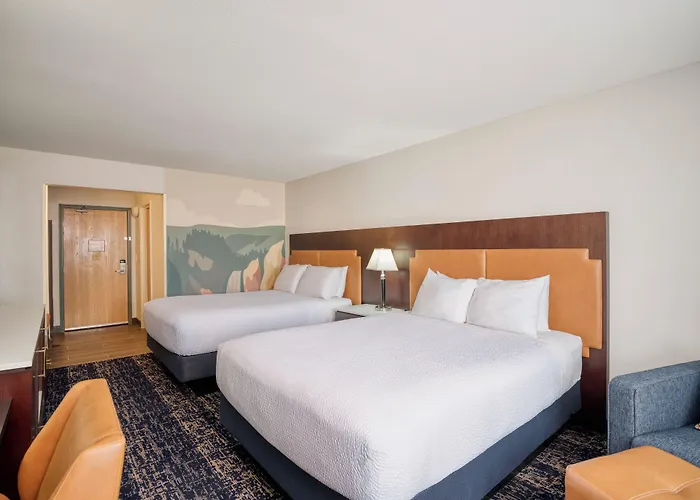 Gray Wolf Inn & Suites