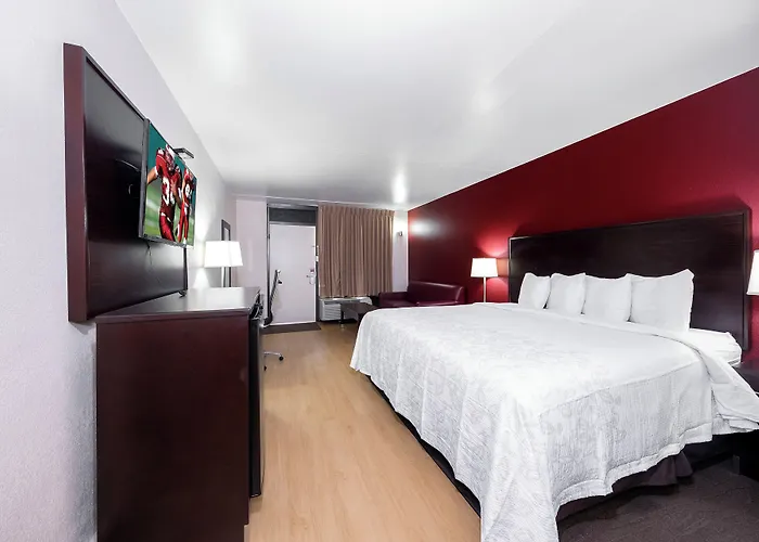 Red Roof Inn Plus+ Huntsville - Madison