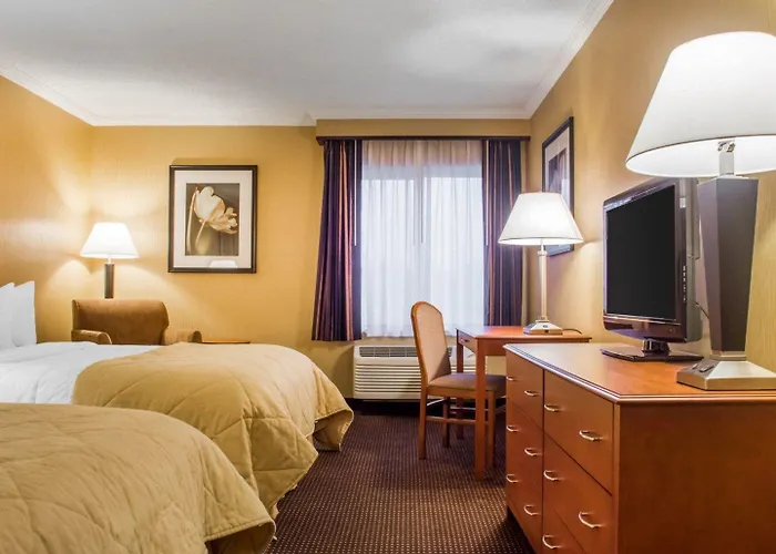 Clarion Hotel & Suites Riverfront