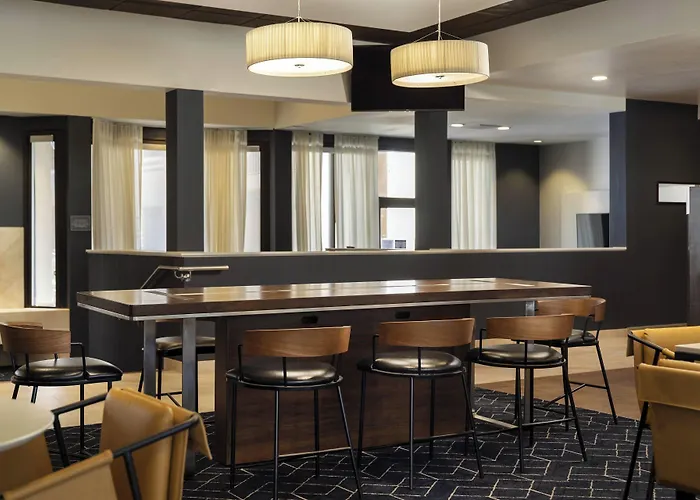 Courtyard By Marriott Palm Springs