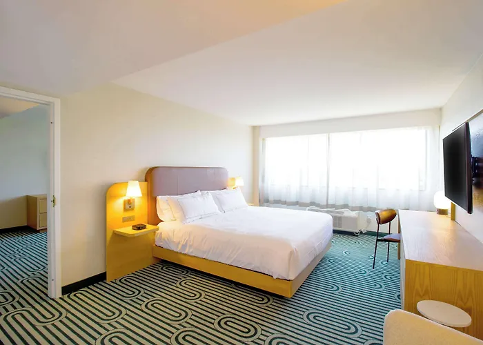 Doubletree By Hilton Clarksville Riverview