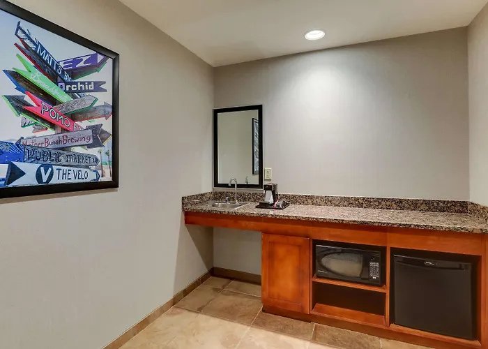 Drury Inn & Suites Phoenix Airport