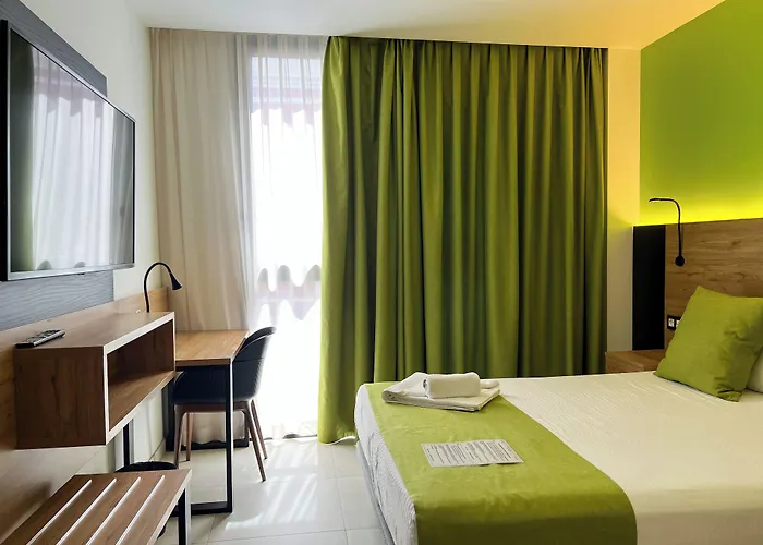 Hotel Mg Poniente