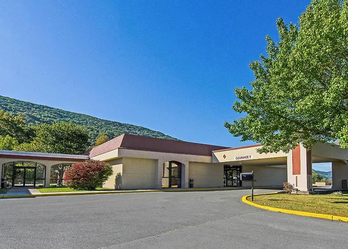 Econo Lodge Inn & Suites Norton - Wise South