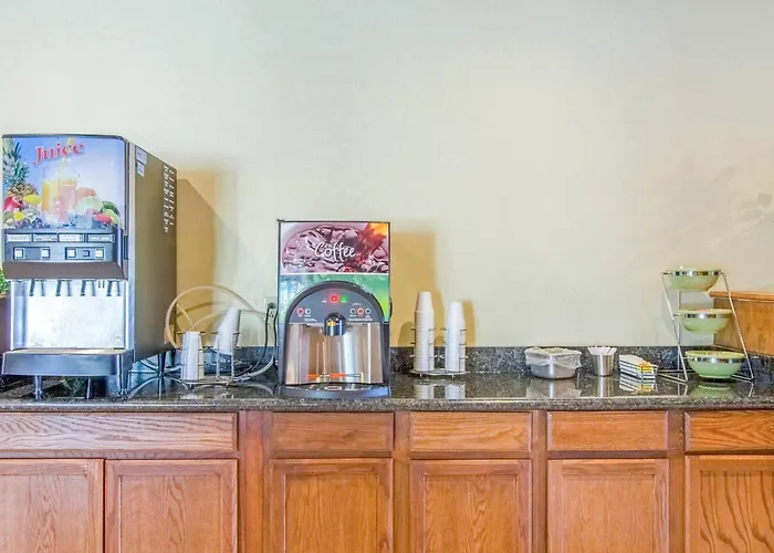 Econo Lodge Inn & Suites Norton - Wise South
