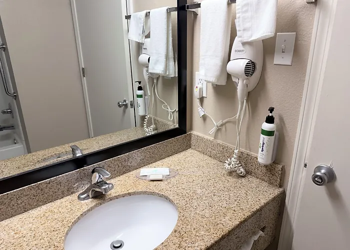 Harmony Hotel, Hernando