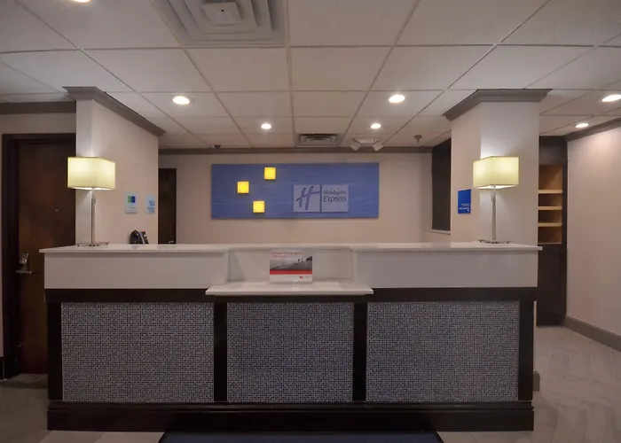 Holiday Inn Express & Suites Fayetteville University Of Arkansas Area By Ihg