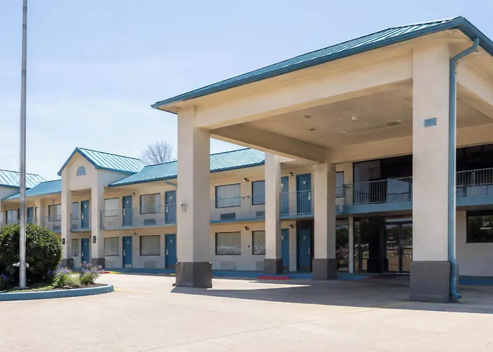 Econo Lodge Inn & Suites Bentonville