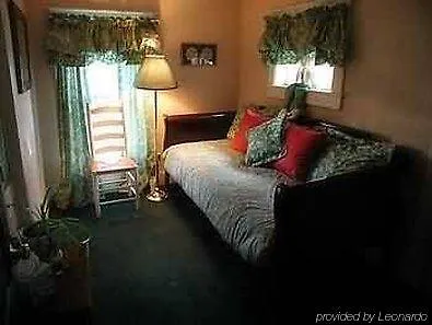 Green Apple Inn