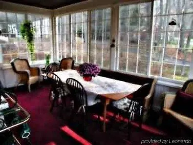 Green Apple Inn
