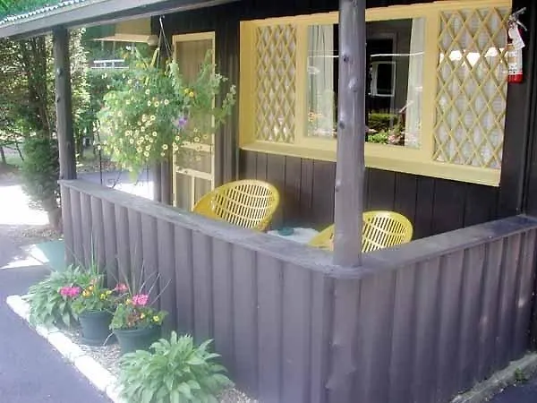 Amber Lantern One-Bedroom Cottage
