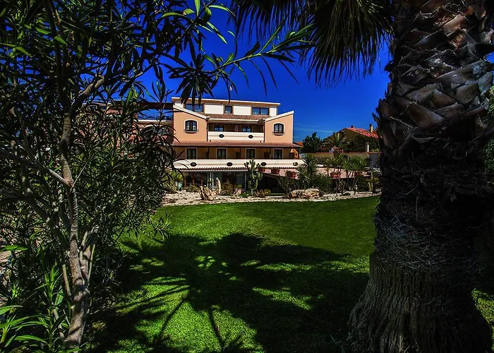 Hotel Raffael Putzu Idu