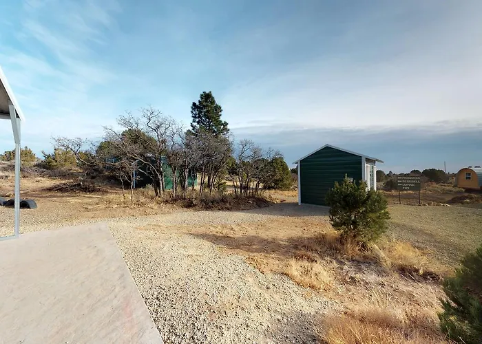 Pavilion And Glamping Village, 3 Cabins, Tipi, Wagon, Kitchen