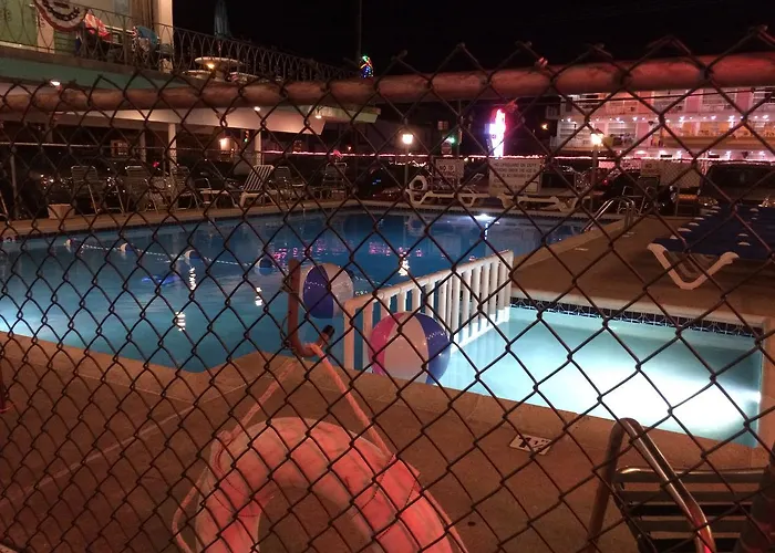 Crystal Sands Motel