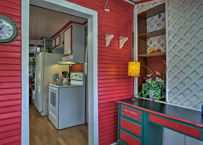 Center Street Cottage