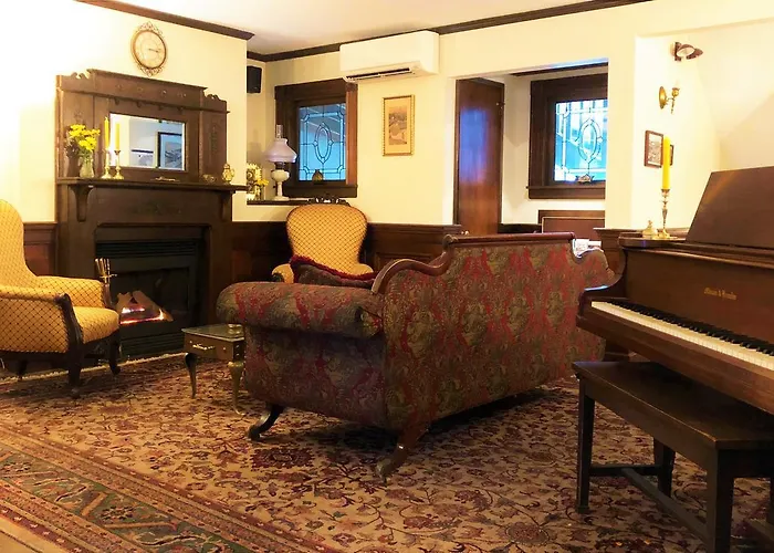 Ivy Manor Inn Village Center
