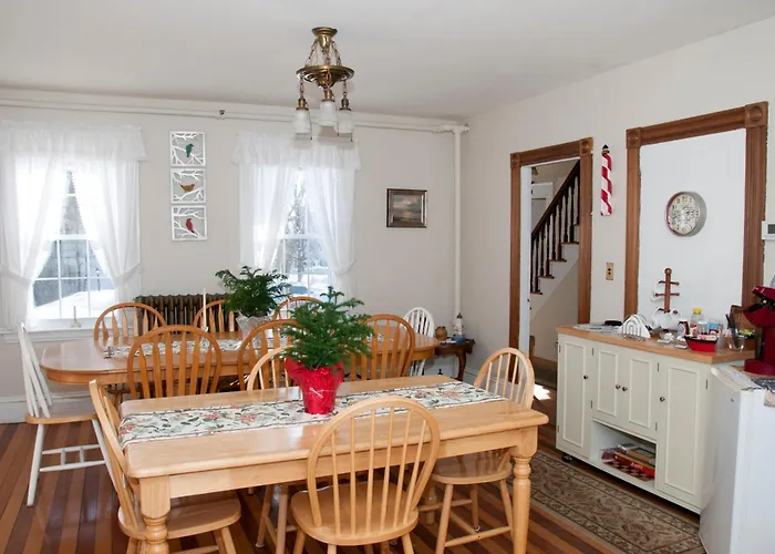 Candlebay Inn