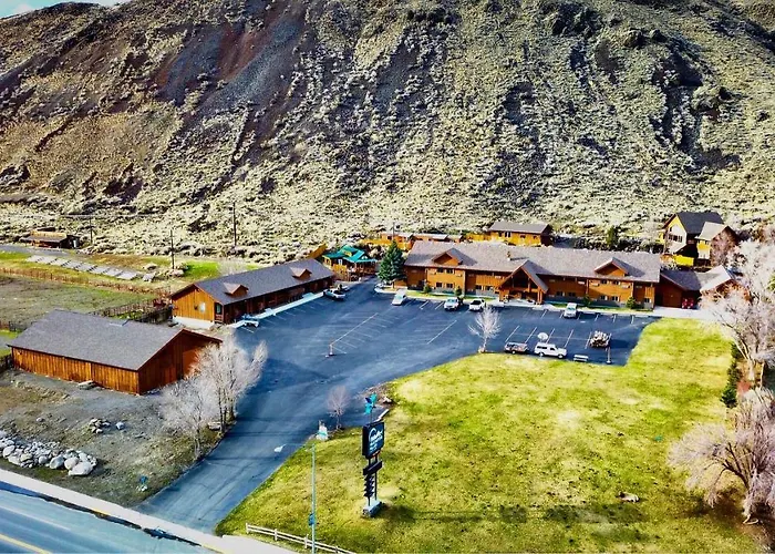 Yellowstone Village Inn And Suites