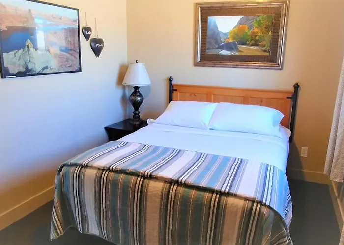 Lake Powell Motel & Apartments