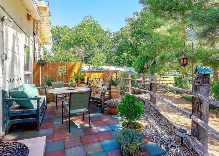 Bright & Sunny Home Near Zion