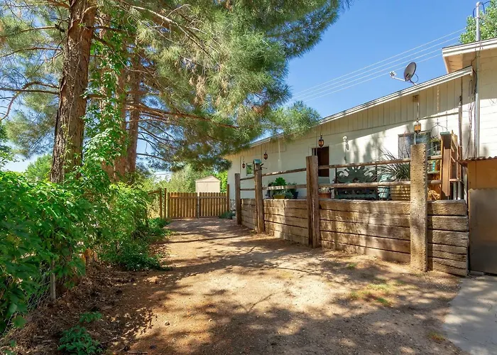 Bright & Sunny Home Near Zion