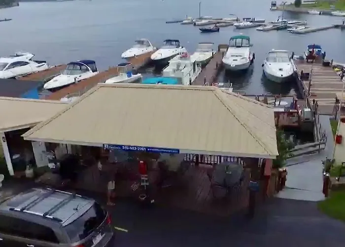 Hills Motel & Marina