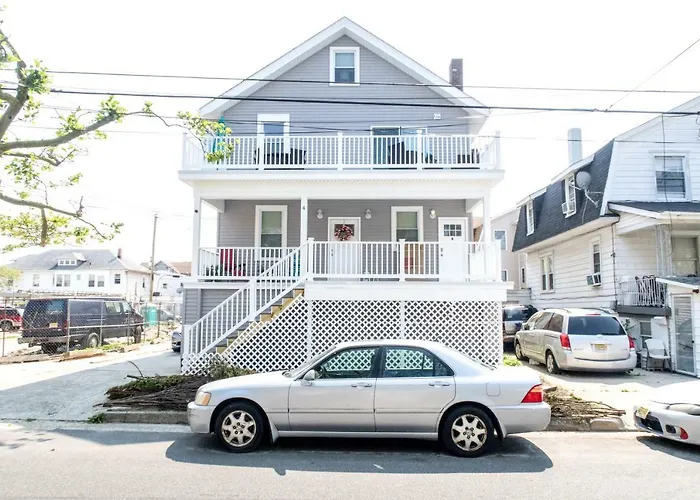 Lux 3 Bd - Perfect & Parking & Massive Patio
