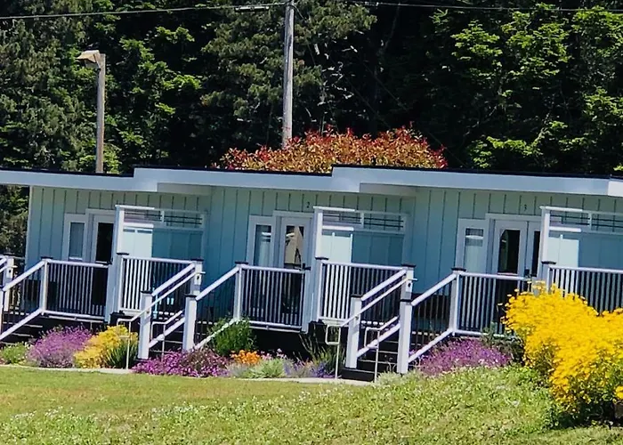 Seafoam Lodge
