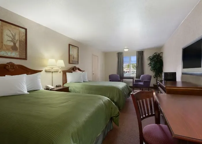 Travelodge By Wyndham Orange County Airport/ Costa Mesa