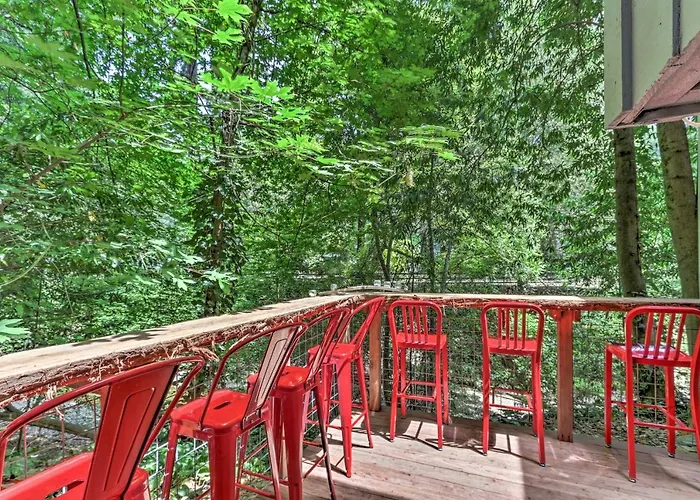 Redwoods Cabin W/ Hot Tub: Walk To Russian River!