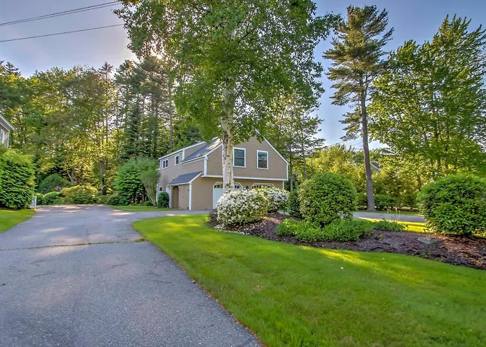 1/2 Mi To Beach: Lovely Guesthouse In Kennebunk!