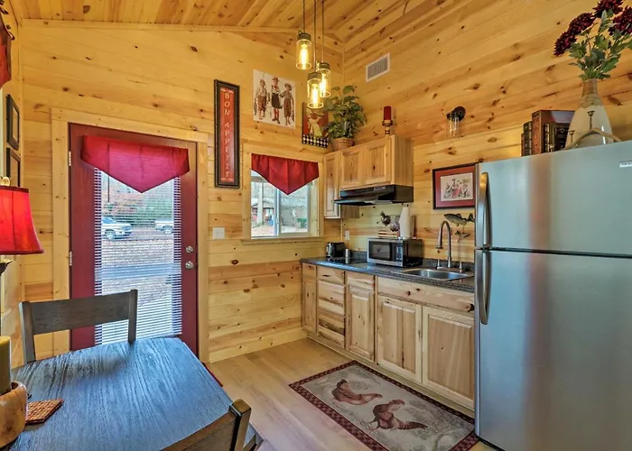 Cozy Heber Springs Cabin W/ Deck & Dock!