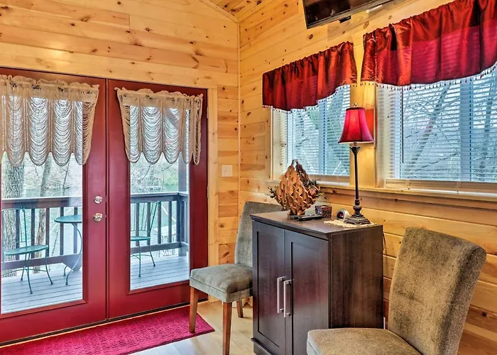 Cozy Heber Springs Cabin W/ Deck & Dock!